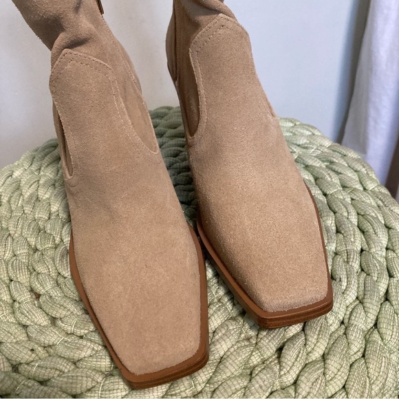 NWOB Vince Camuto Amtinda Tan Suede Western Boho Chunky Heel Square Toe Booties - Picture 4 of 6